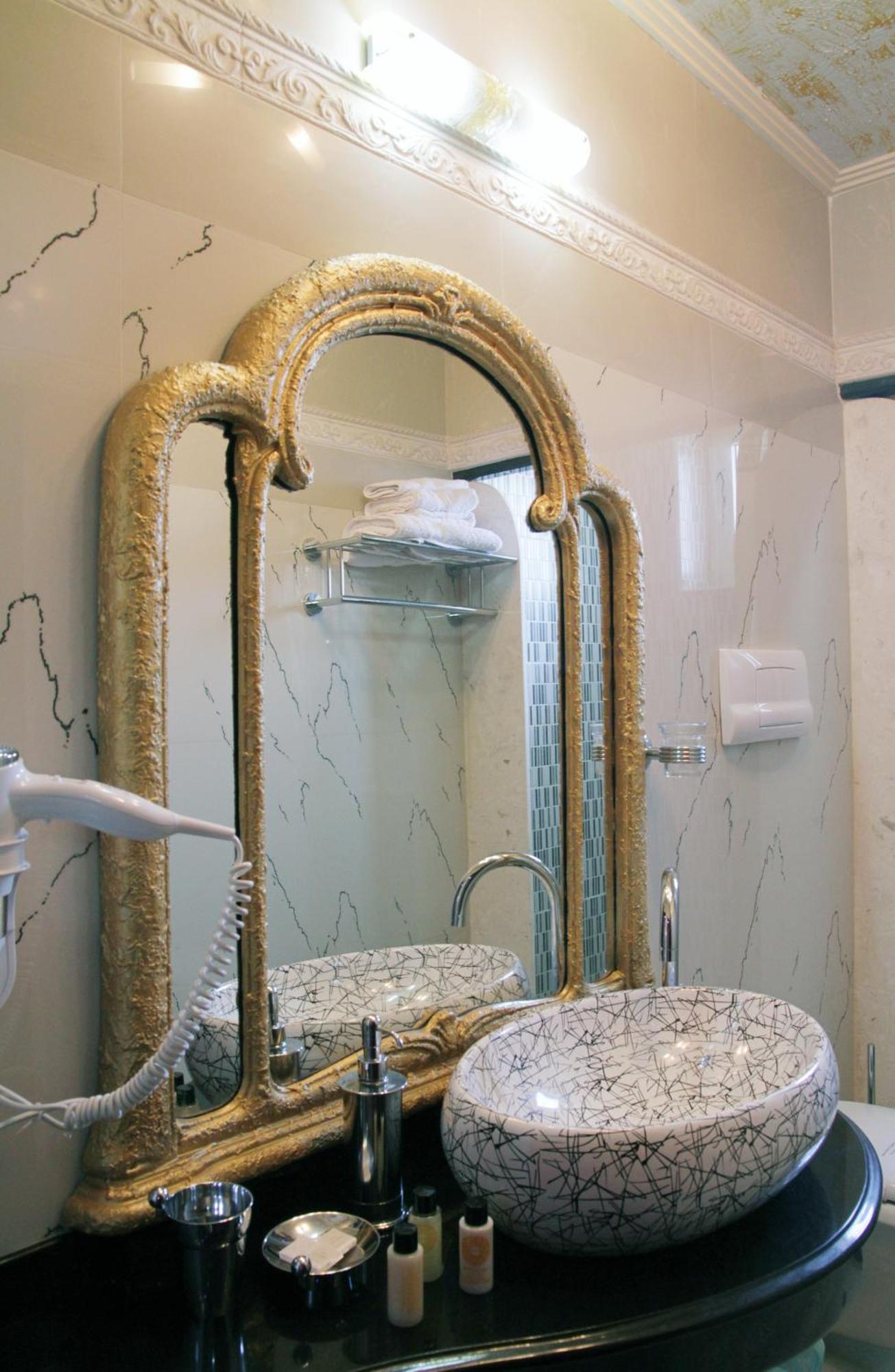 Boutique Fernando 3* Tirana